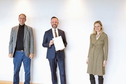 Foto Urkundenübergabe Ausetz Foto Urkundenübergabe Ausetz